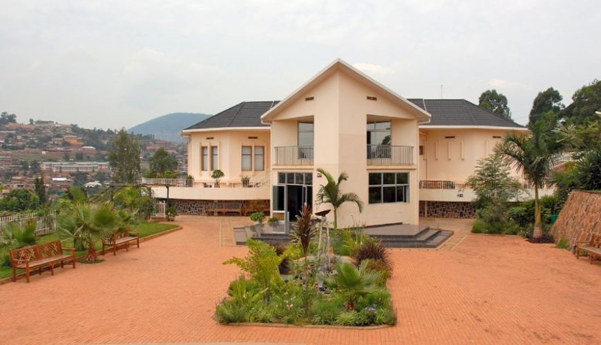 Gorilla Tours | Birding In Uganda | Gorilla trekking | Uganda Safaris